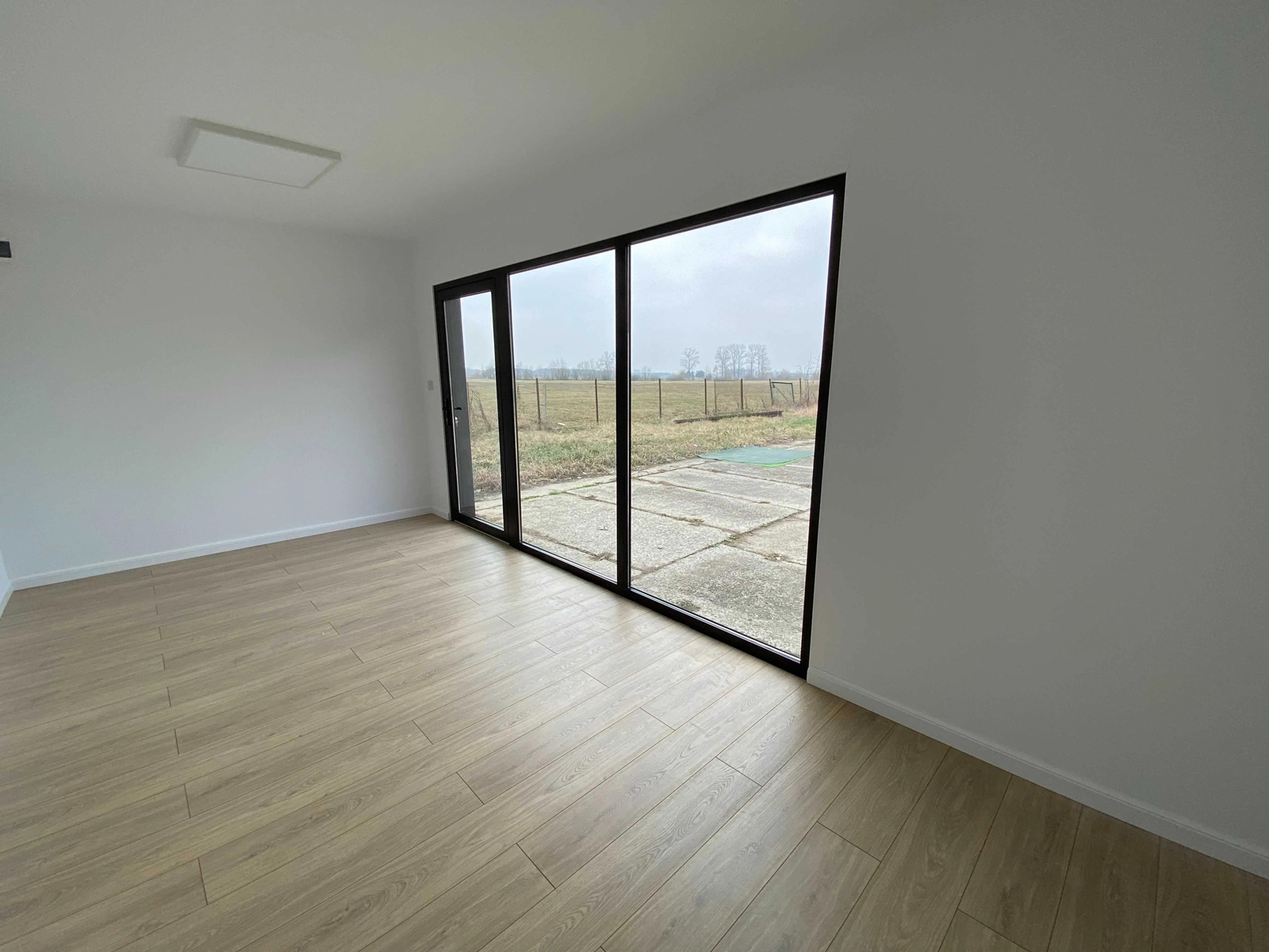 module prefabrique 18 m2 design bois et anthracite 1 3 module prefabrique 18 m2 design bois et anthracite 1 3