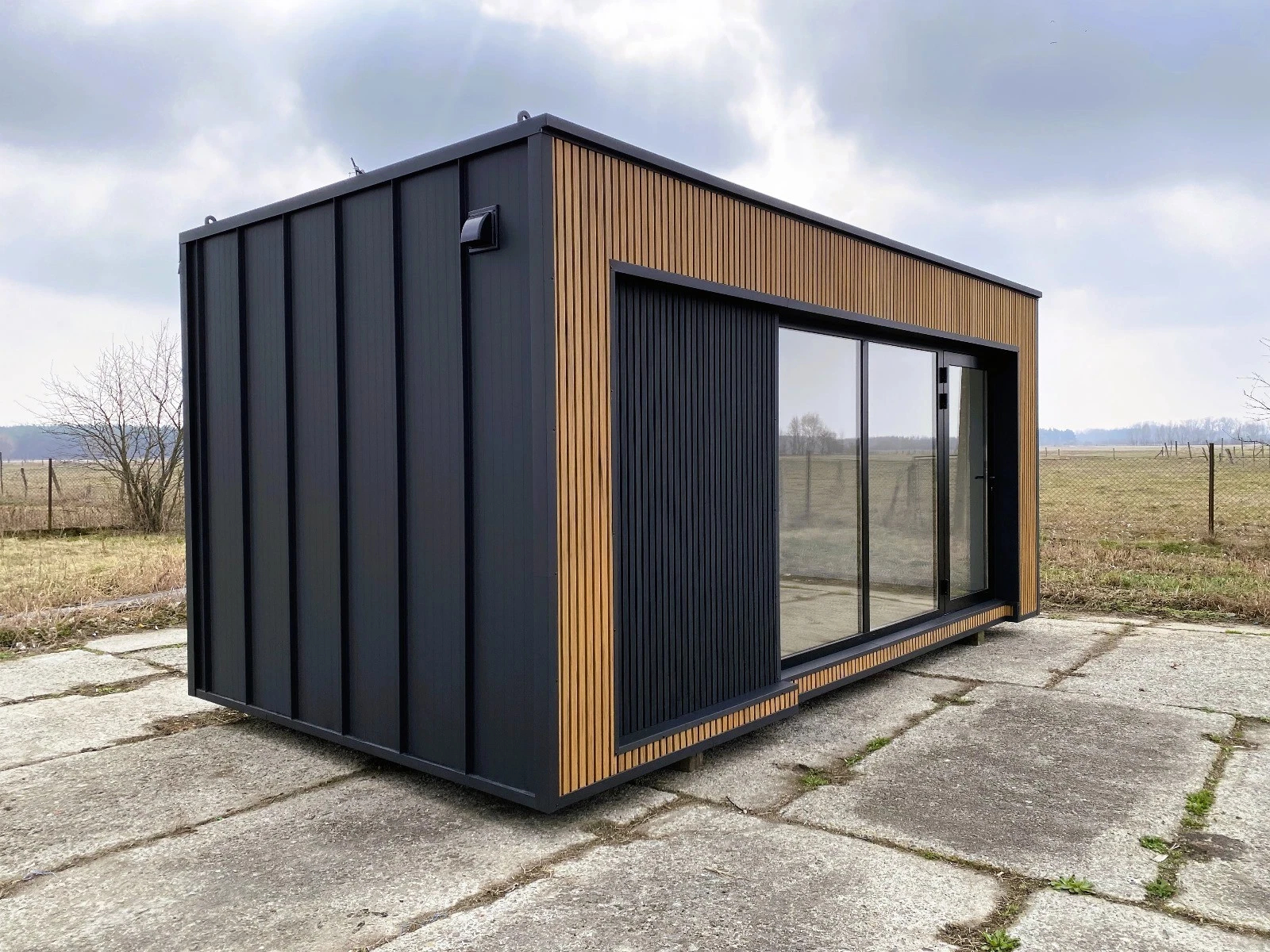 module prefabrique 18 m2 design bois et anthracite module prefabrique 18 m2 design bois et anthracite